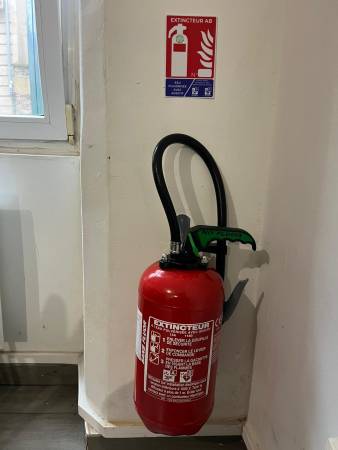 Protection Incendie Cuisine Professionnelle : Installation Extincteurs et Couverture Anti-Feu à Strasbourg