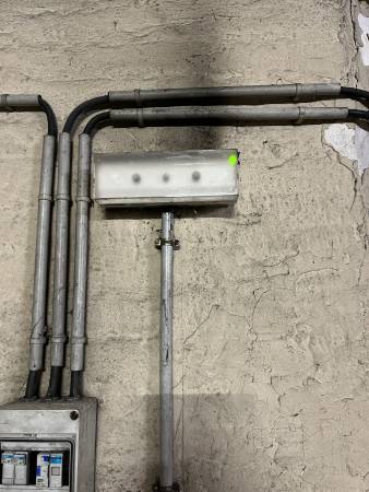 Avant/après pour le remplacement d'un bloc autonome de sécurité à Strasbourg